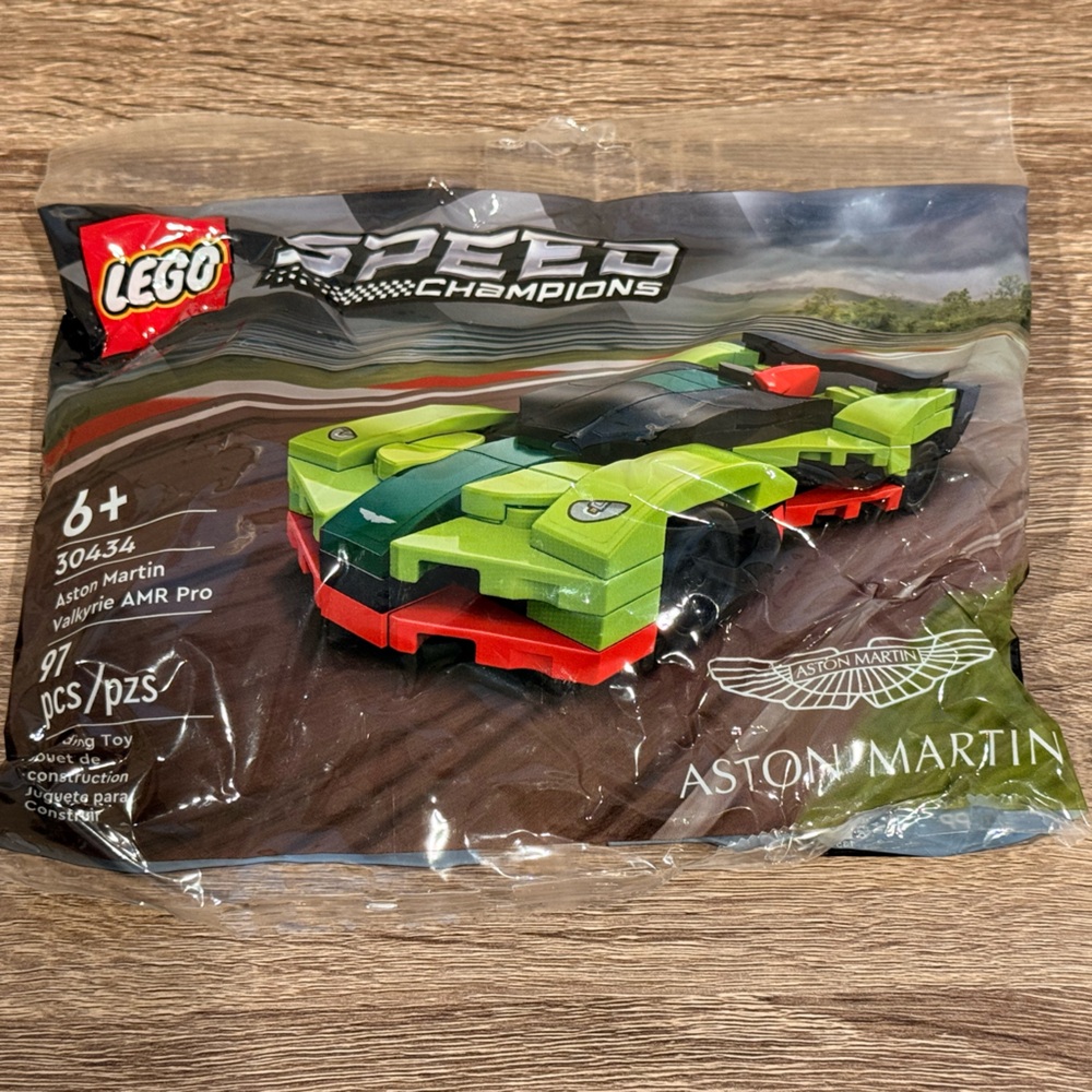 LEGO Speed Champions Aston Martin Valkyrie AMR Pro (30434) polybag set.